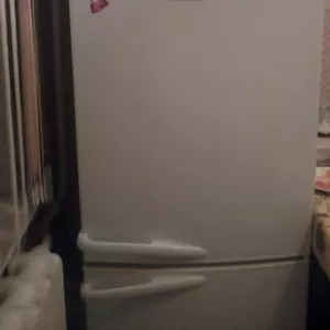 Срочно Продам двухкамерный холодильник 
