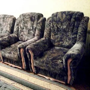 Продам мягкий уголок диван и два кресла