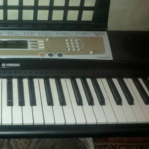 Срочно!!! Продам синтезатор Yamaha PSR R 200 Срочно!!! Продам синтеза