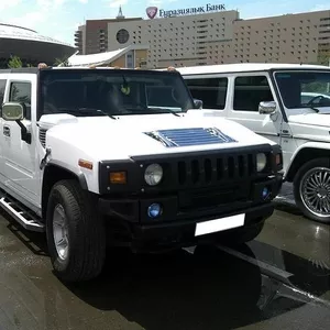 Элитный лимузин Hummer H2 белого/черного цвета с водителем.	