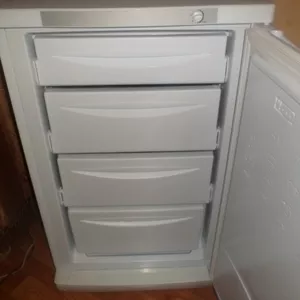 морозильную камеру INDESIT SFR-100