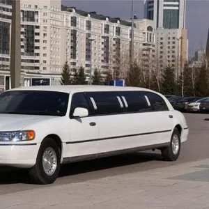 Лимузин Lincoln Town Car для любых мероприятий в Астане.