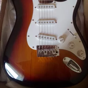 продам электро гитару fender