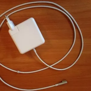 Срочно продам зарядку на macbook pro на 80W