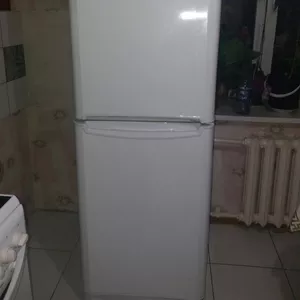 продам холодильник Indesit 2х компрессорный.