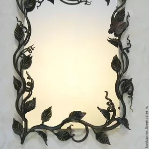 Зеркало с кованым обрамлением