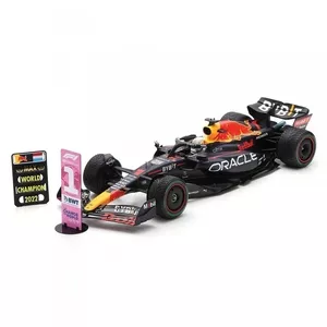Spark Red Bull RB18 w. Pit Boards - 1st 2022 Japanese (MEGATRONTOYS)