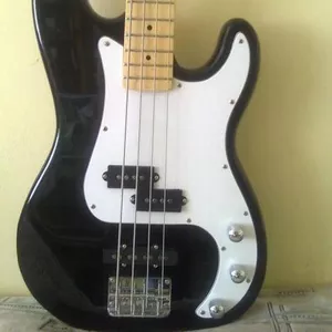 Продам бас гитару Fender Presicion Bass