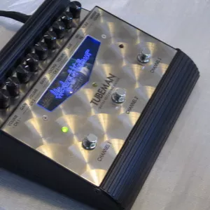 Гитарный ламповый предусилитель HUGHES&KETTNER Tubeman